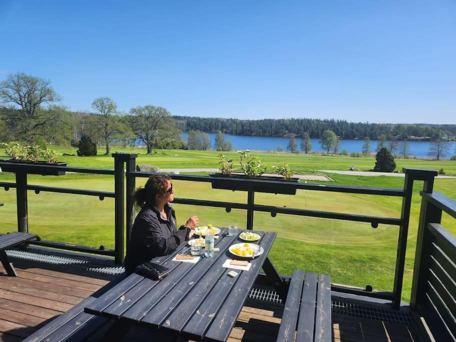 Nyrenoverat Strandnaera Med Fantastisk Utsikt Rimbo Exterior foto